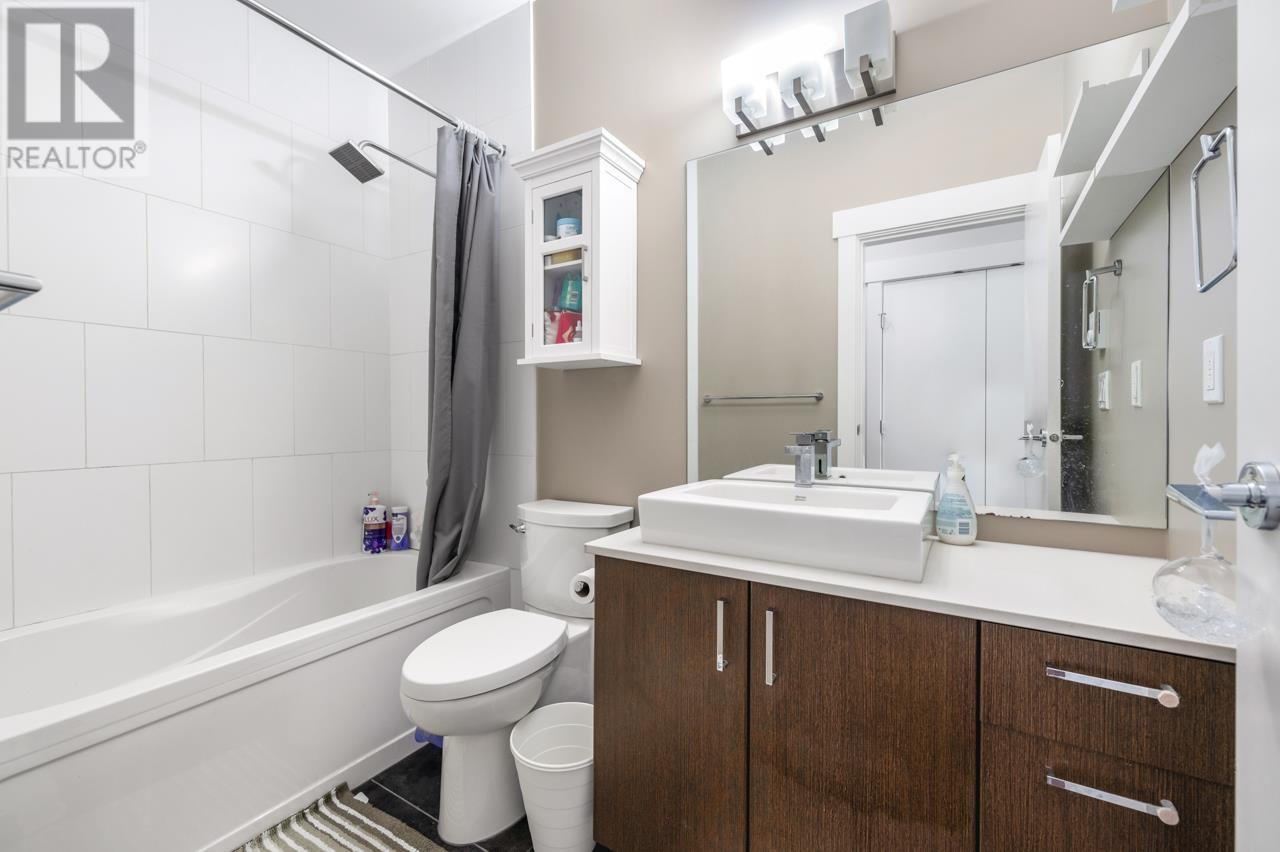 305 2351 KELLY AVENUE, Port Coquitlam real estate listing R2981036