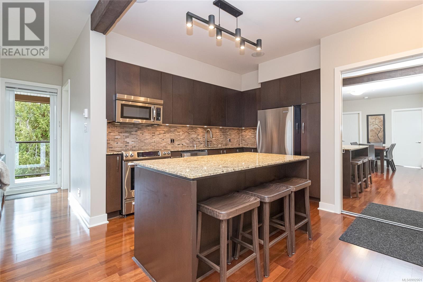 302 1395 Bear Mountain Pkwy, Langford