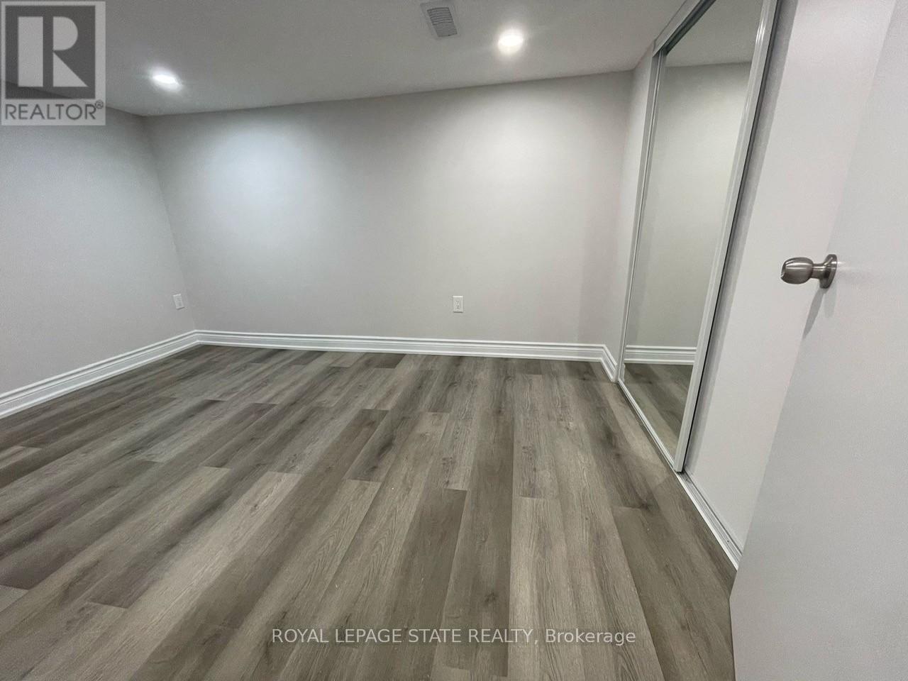 Single Family House for Sale in  COCHRANE ROAD Hamilton (Rosedale) 