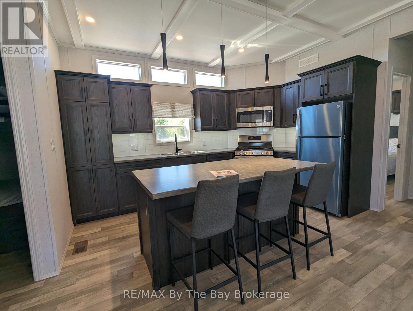 Photo 10 of 47 3282 Ogdens Beach Road, Midland ON
