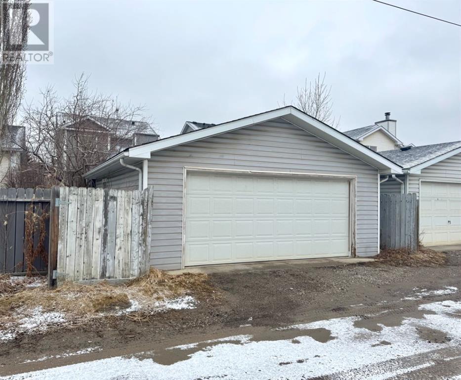 Single Family House for Sale in  River Rock Road SE Riverbend Calgary 