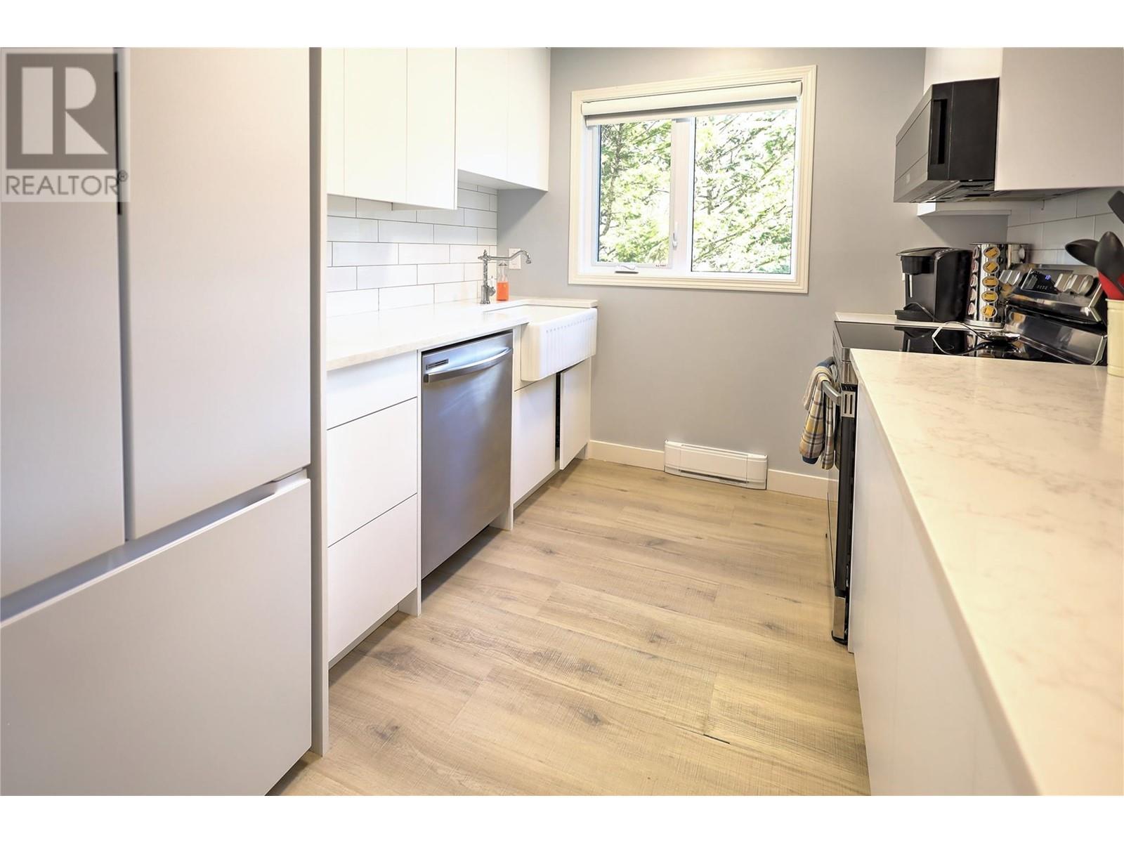 #9 8040 RADIUM GOLF COURSE ROAD - Image 32