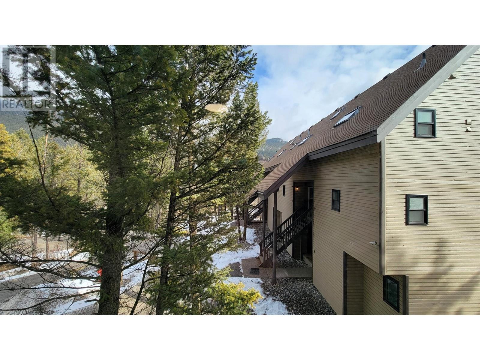 #9 8040 RADIUM GOLF COURSE ROAD - Image 8