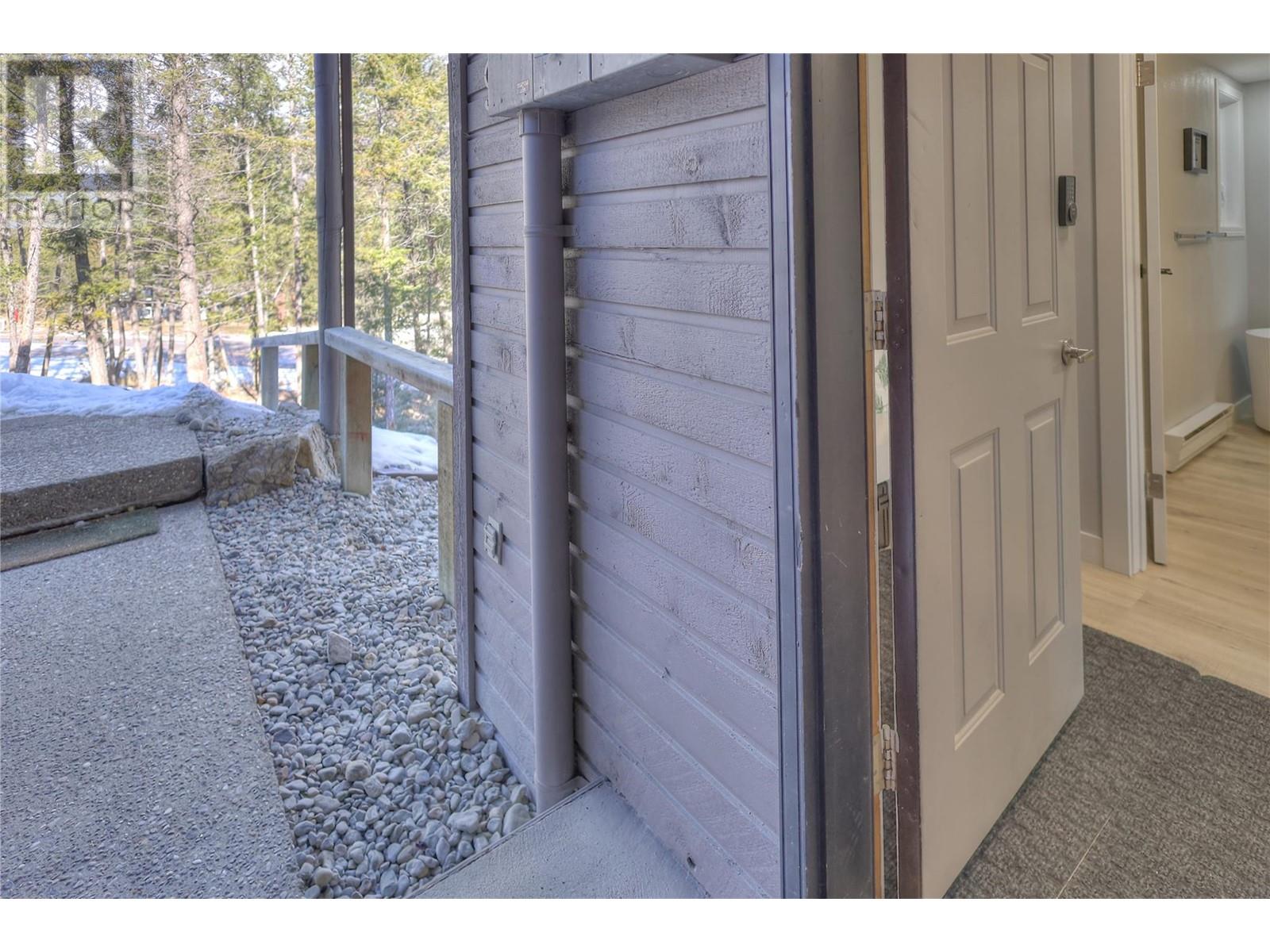 #9 8040 RADIUM GOLF COURSE ROAD - Image 11