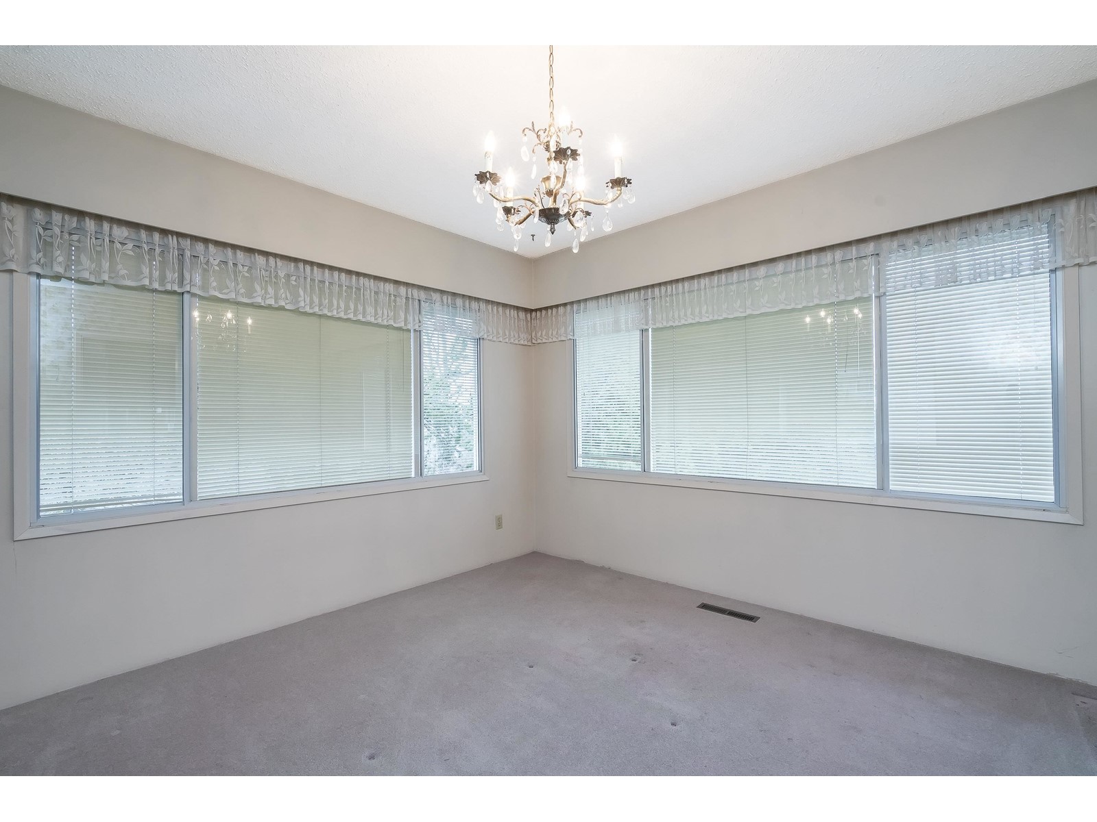 Photo 10 of 12995 110 Avenue, Surrey BC