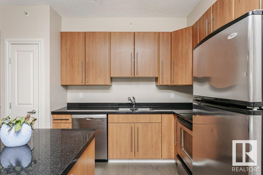 #103 9819 104 ST NW - 15