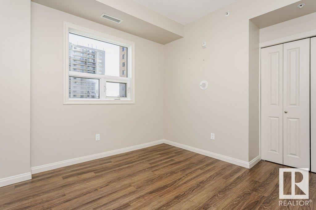 #103 9819 104 ST NW - 32