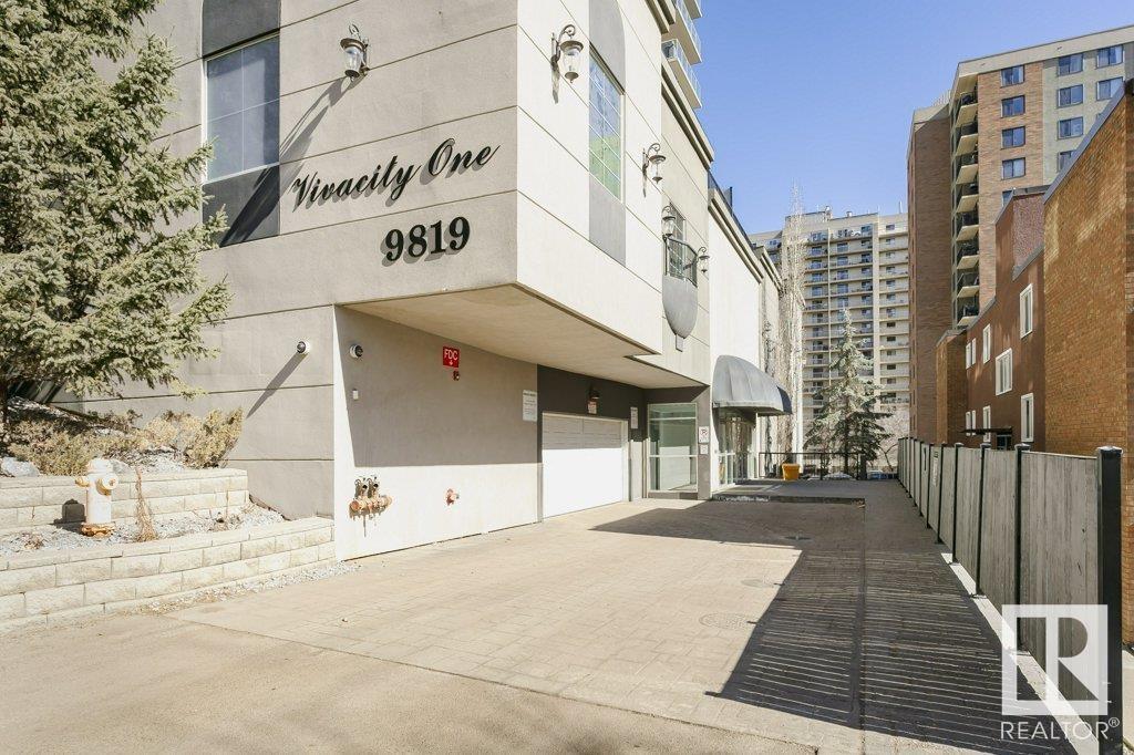 #103 9819 104 ST NW - 4