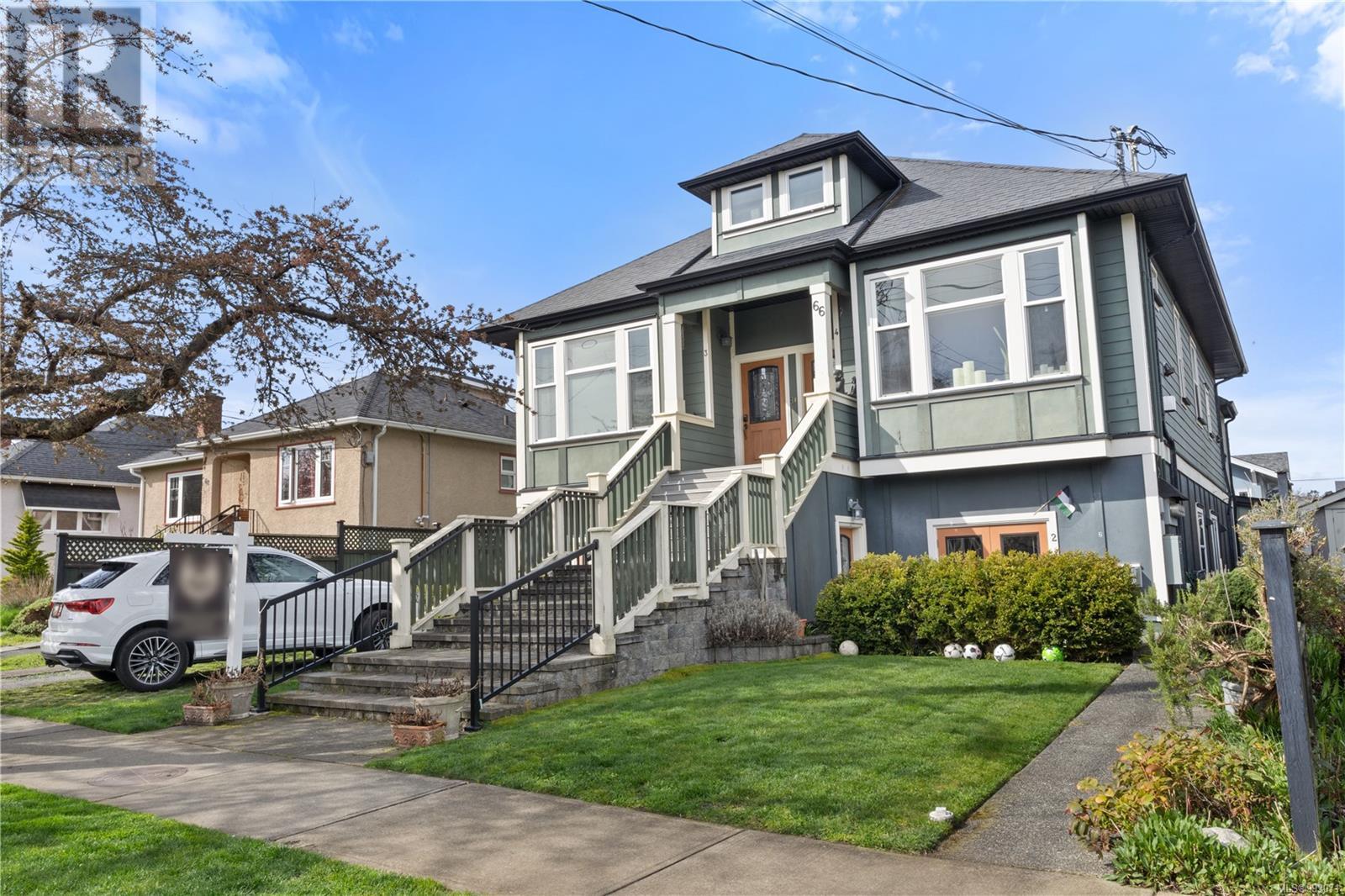 1 66 Moss Street, Victoria