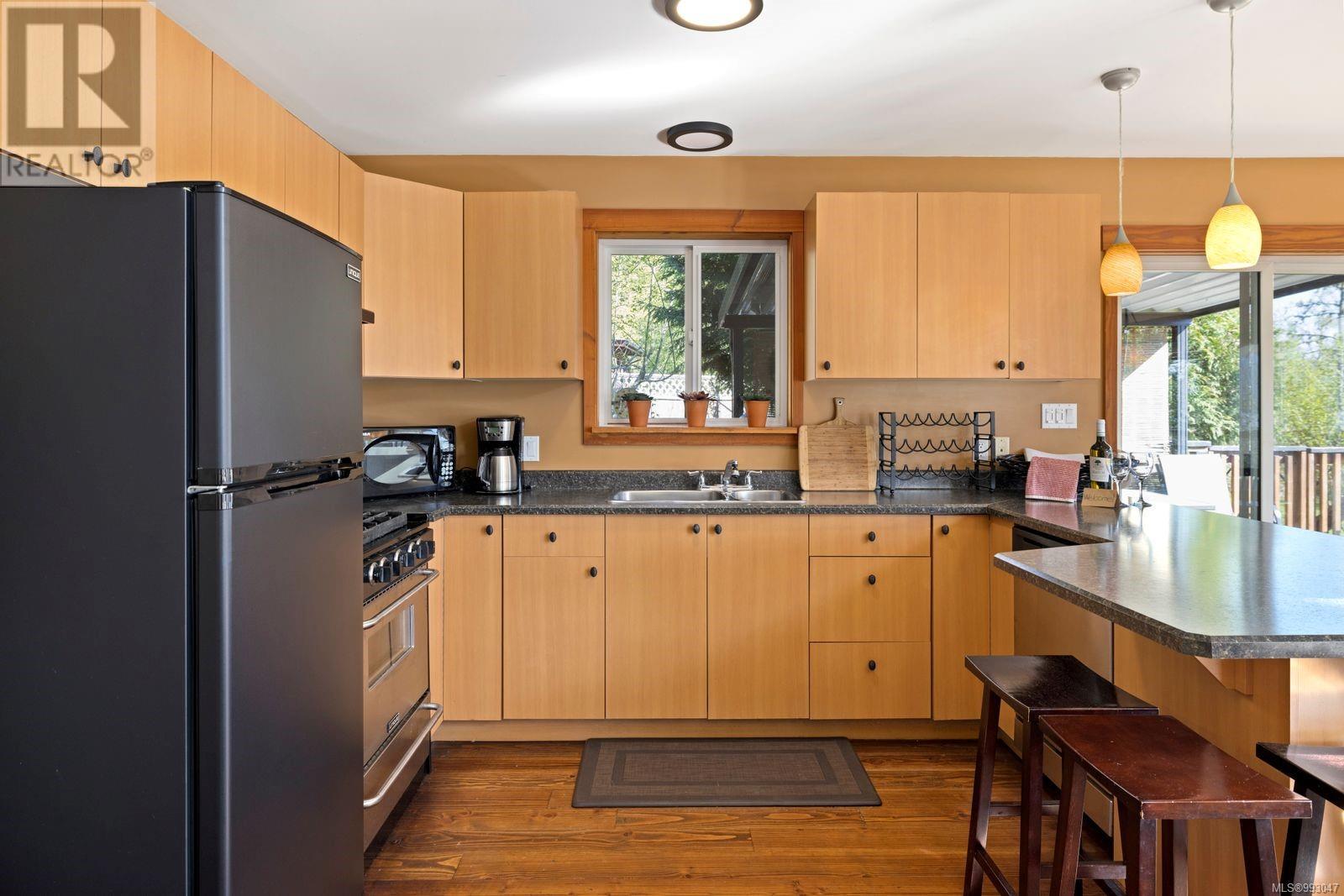 Photo 18 of 11464 Youbou Rd, Youbou BC