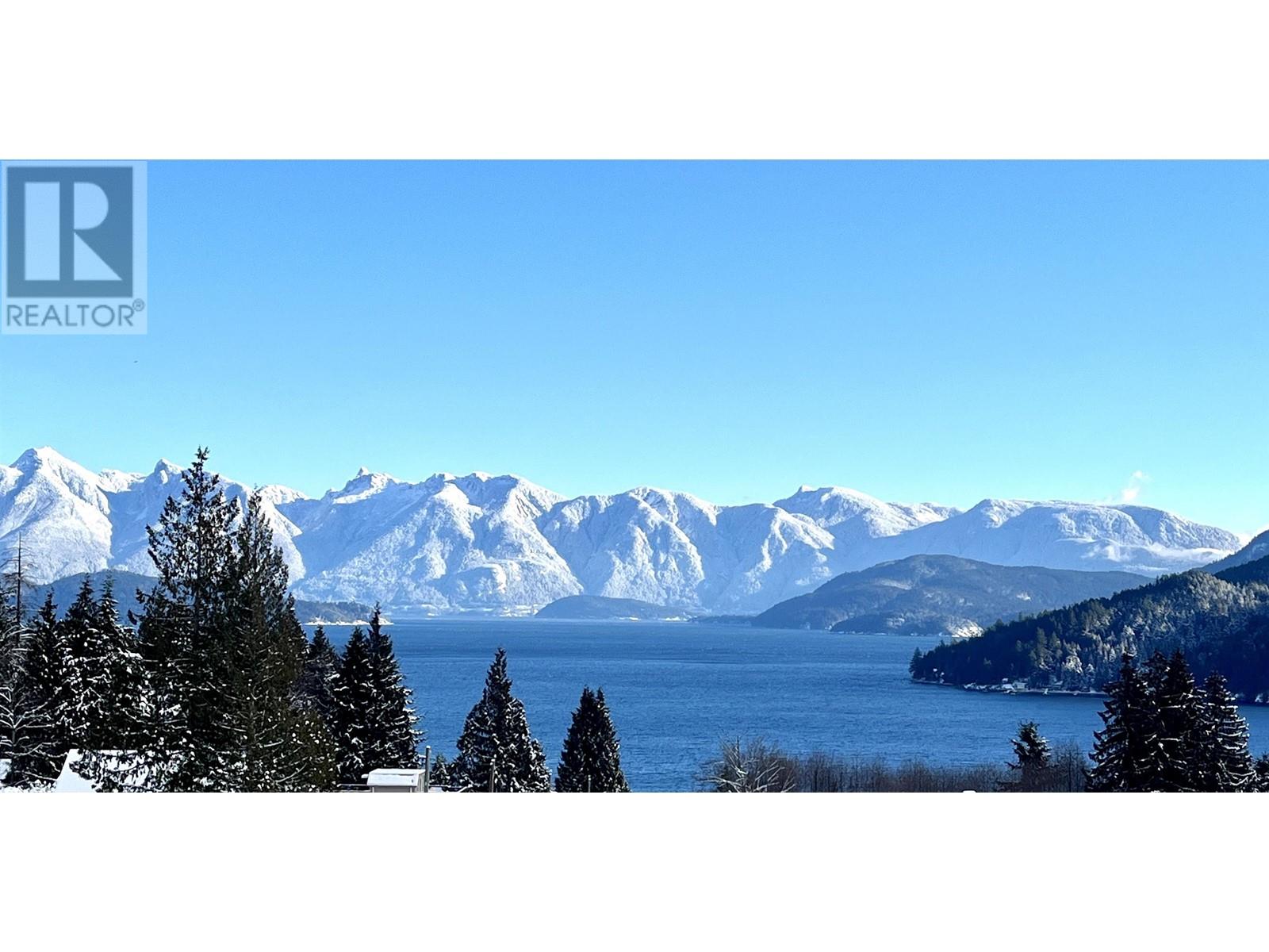 605 WOODLAND AVENUE, Gibsons