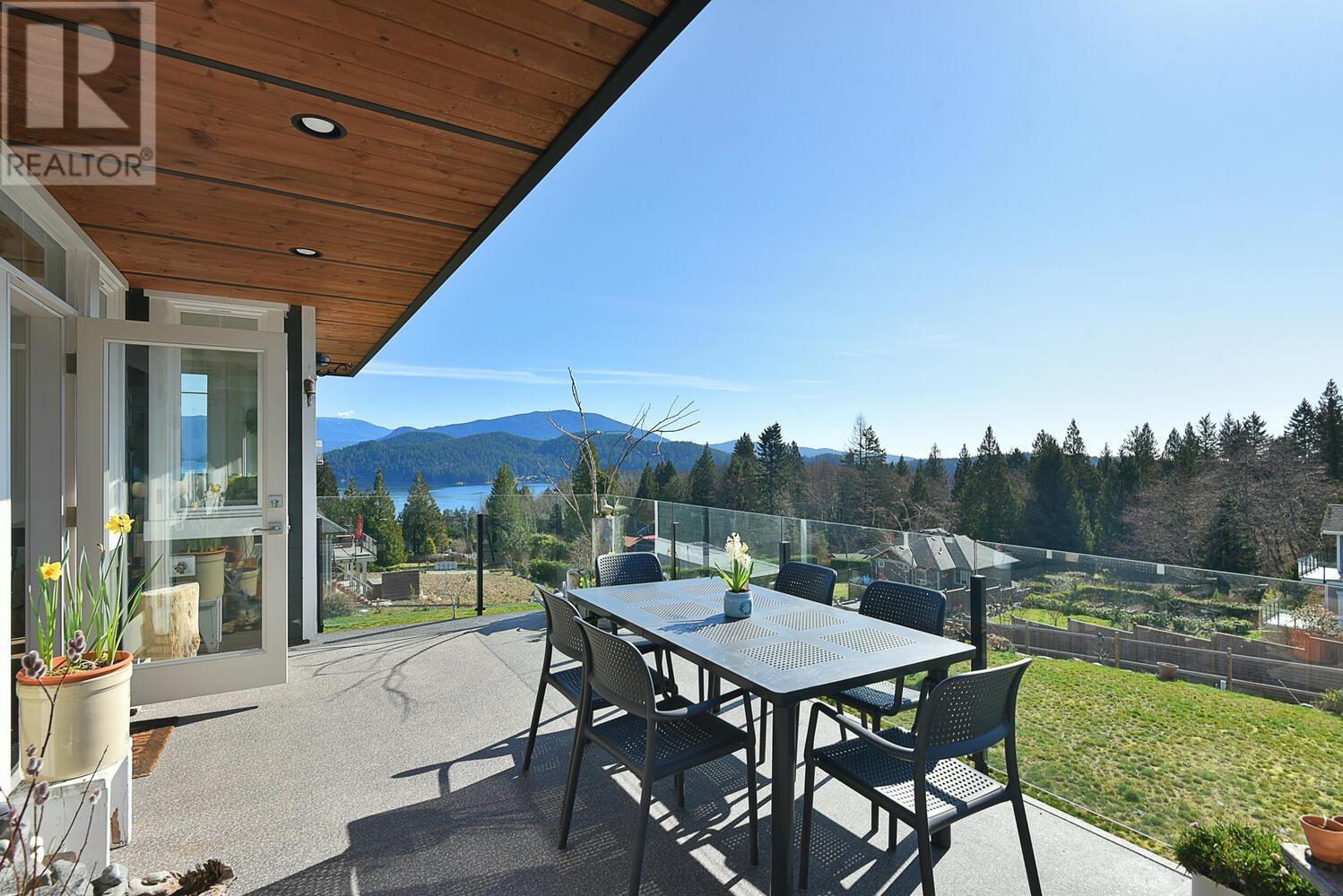 605 WOODLAND AVENUE, Gibsons