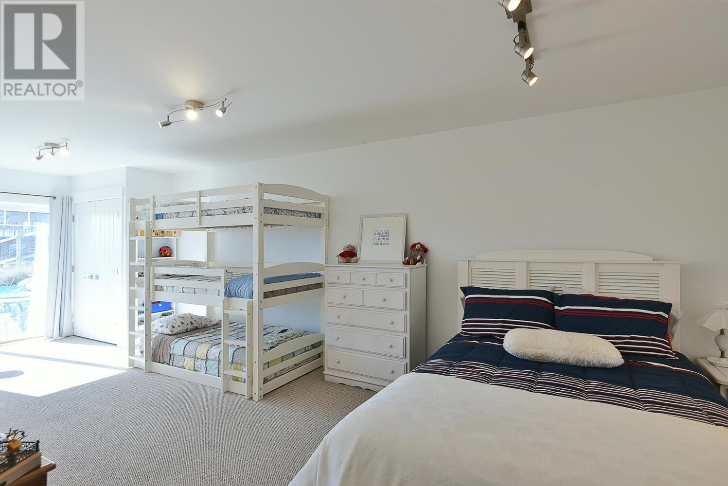 605 WOODLAND AVENUE, Gibsons