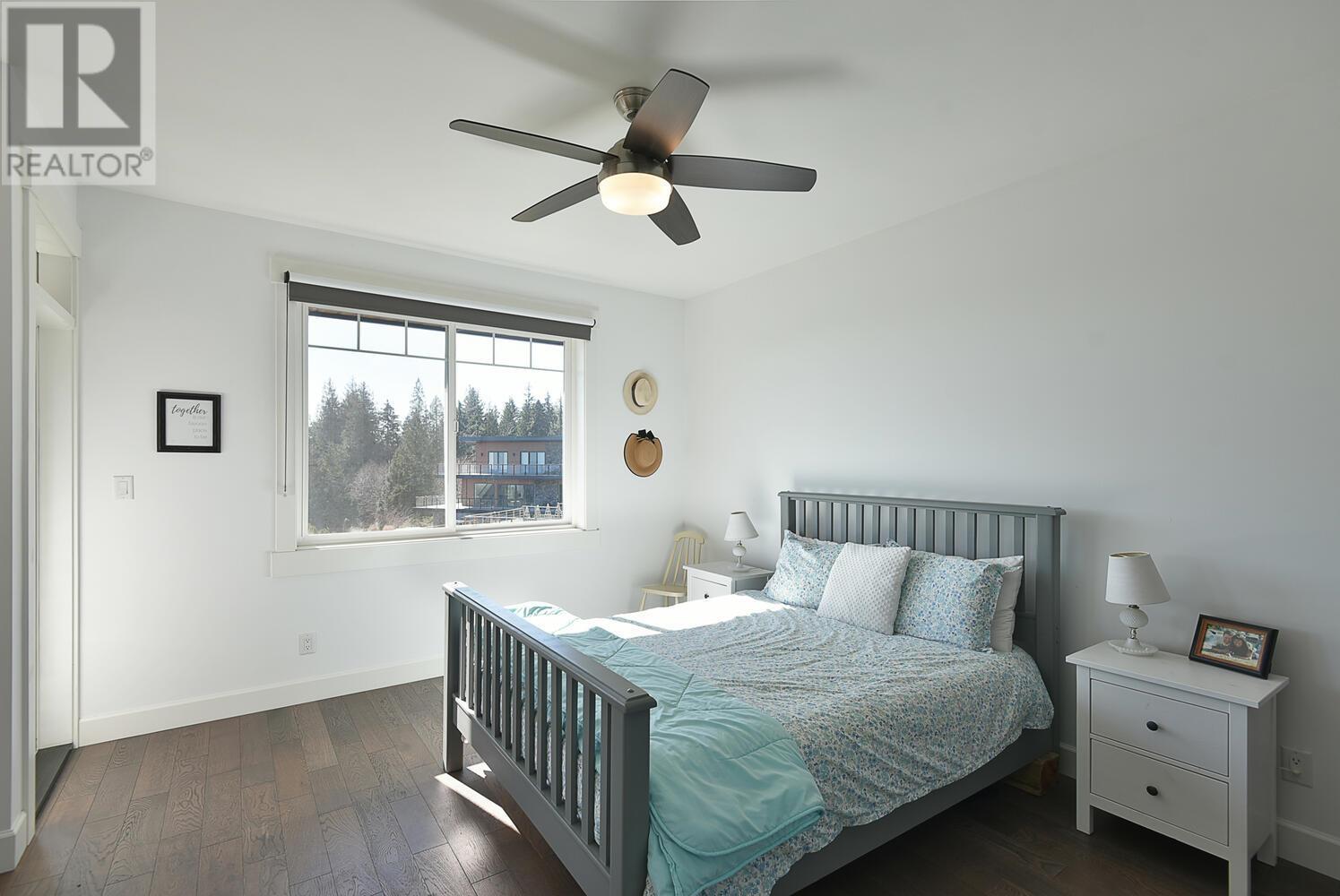 605 WOODLAND AVENUE, Gibsons