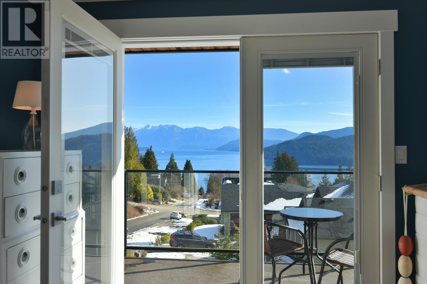 605 WOODLAND AVENUE, Gibsons