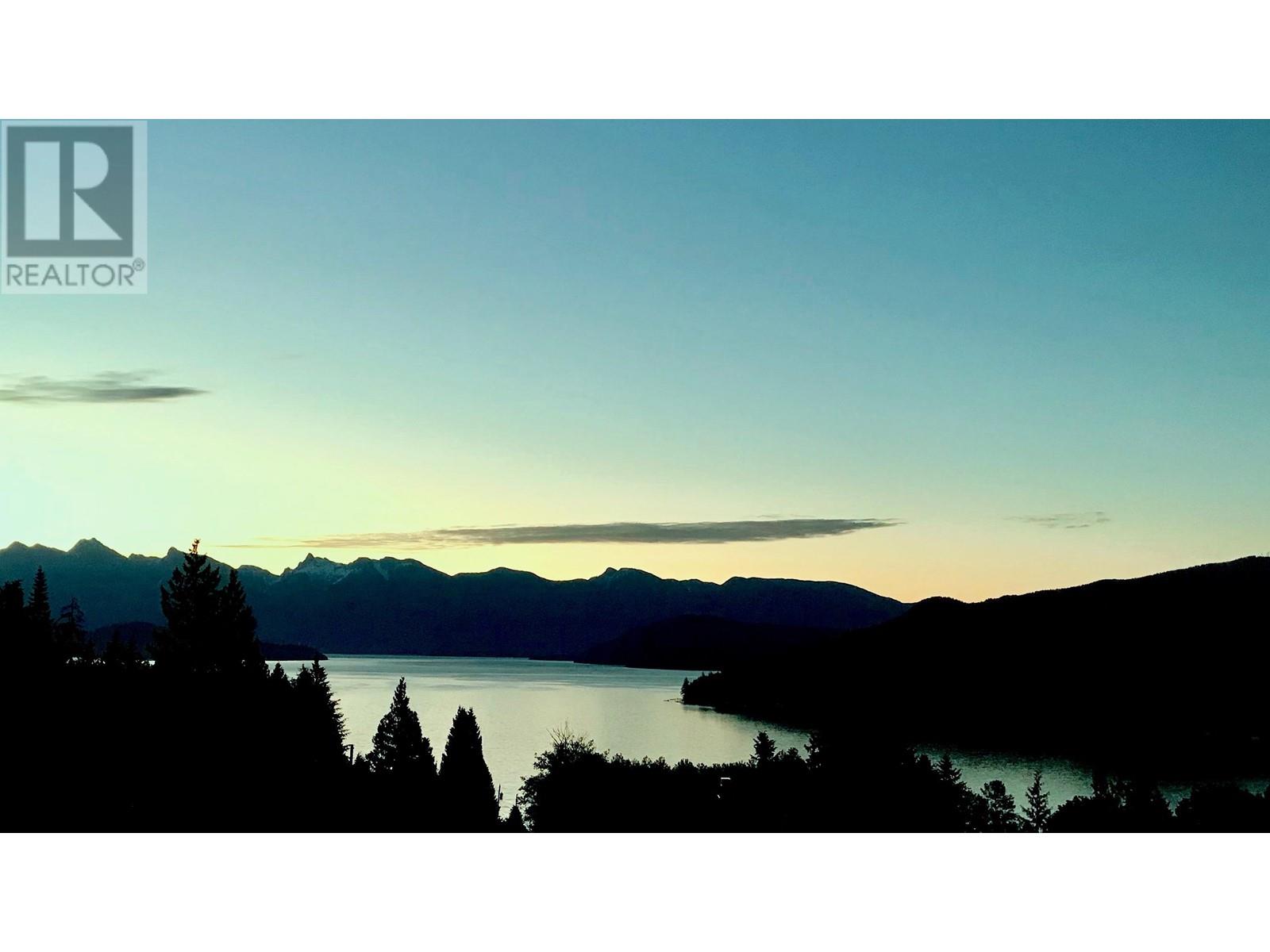 605 WOODLAND AVENUE, Gibsons
