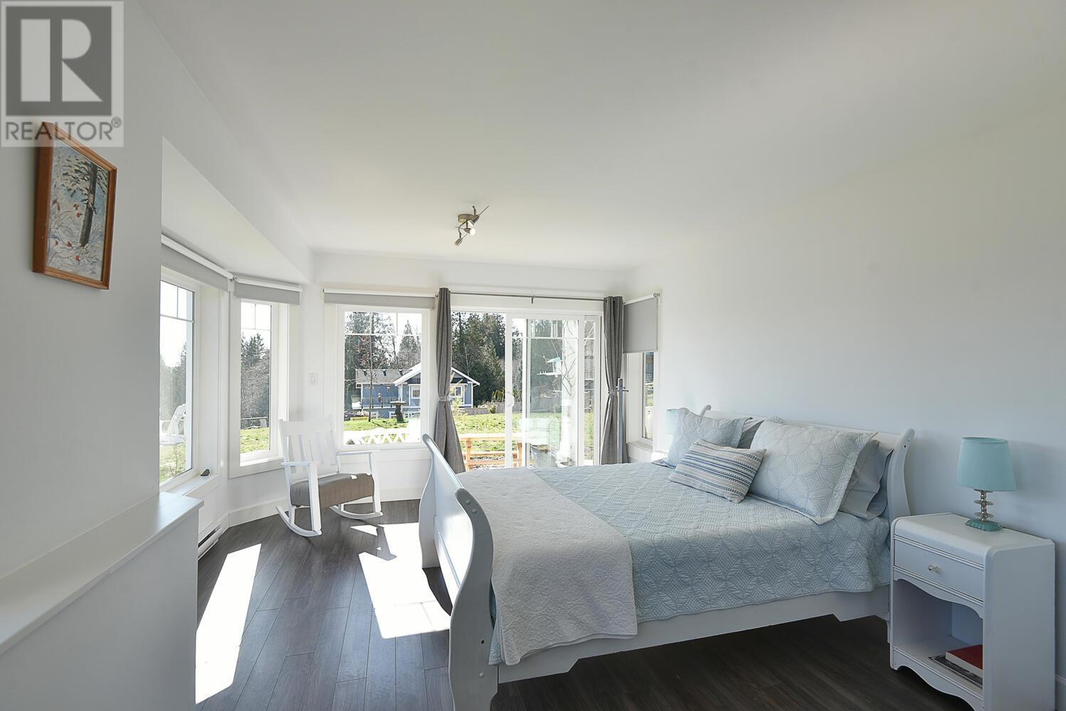 605 WOODLAND AVENUE, Gibsons