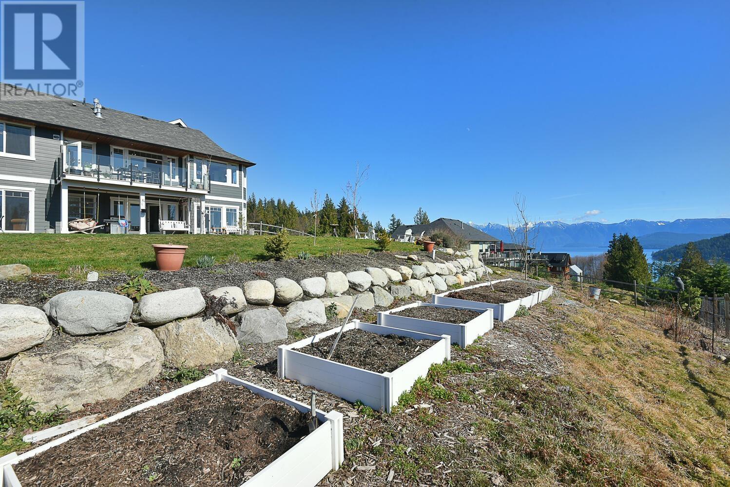 605 WOODLAND AVENUE, Gibsons