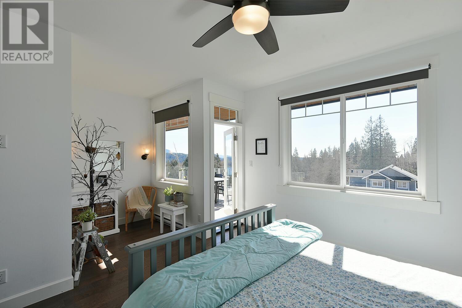 605 WOODLAND AVENUE, Gibsons