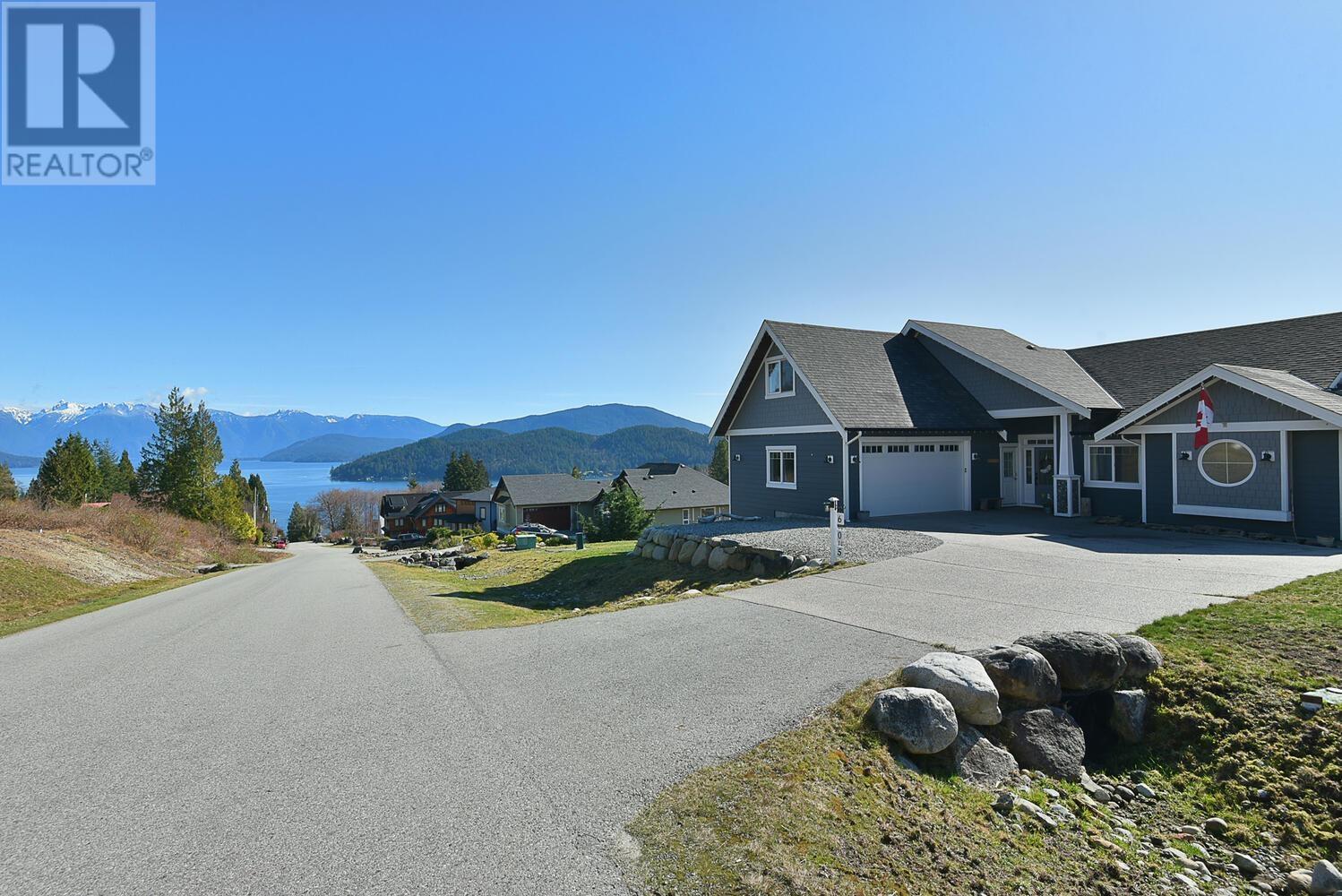 605 WOODLAND AVENUE, Gibsons