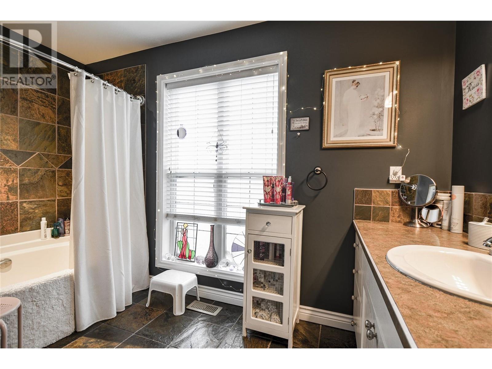 2852 JUNIPER Drive, Penticton