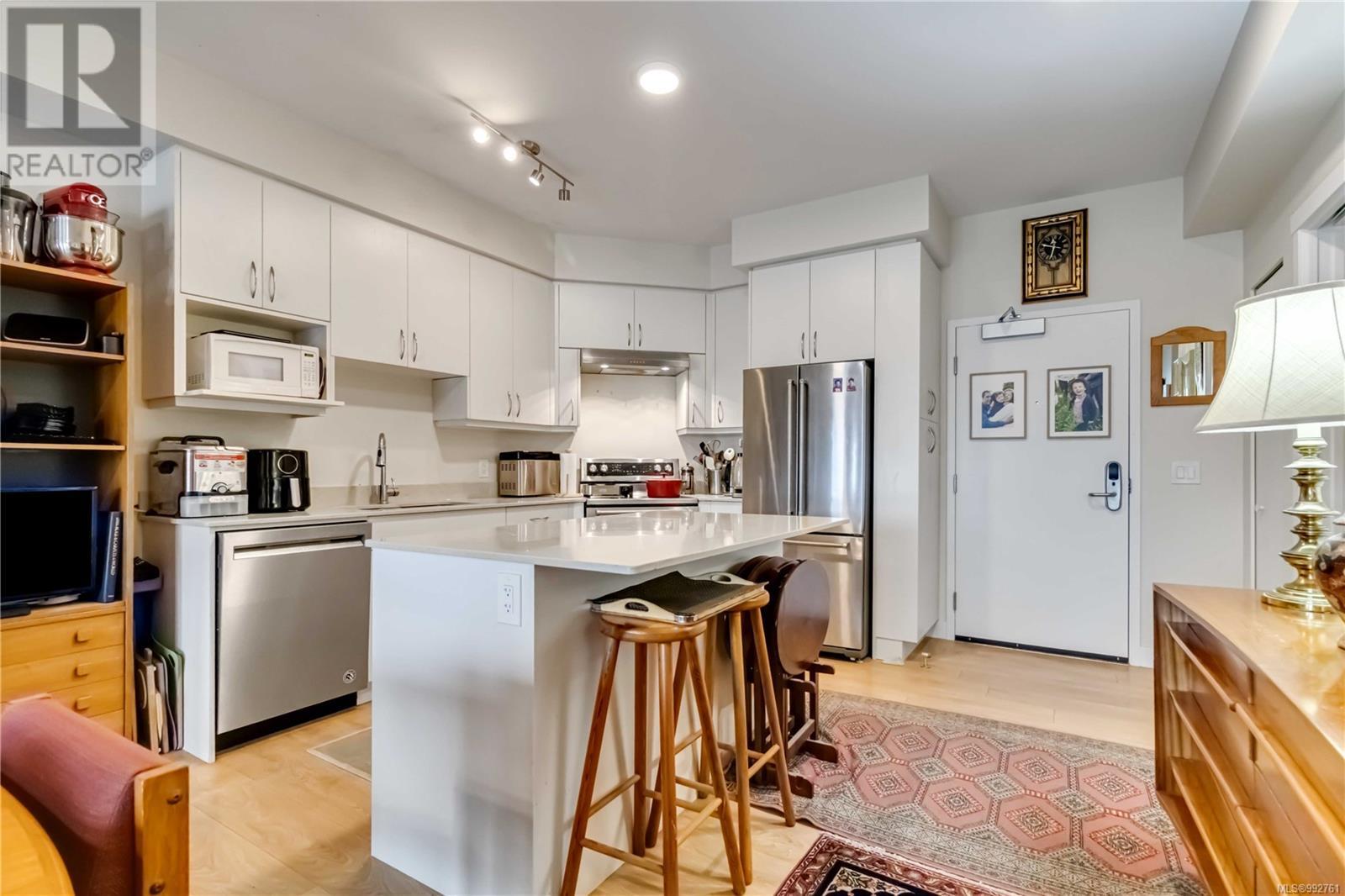 Photo 15 of 203 6609 Goodmere Rd, Sooke BC