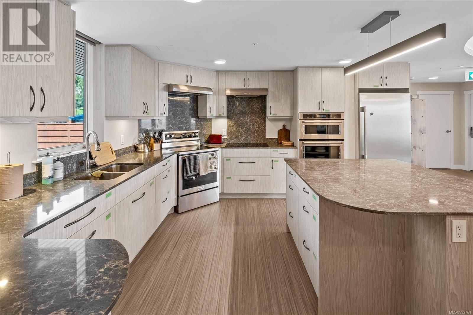Photo 12 of 203 6609 Goodmere Rd, Sooke BC