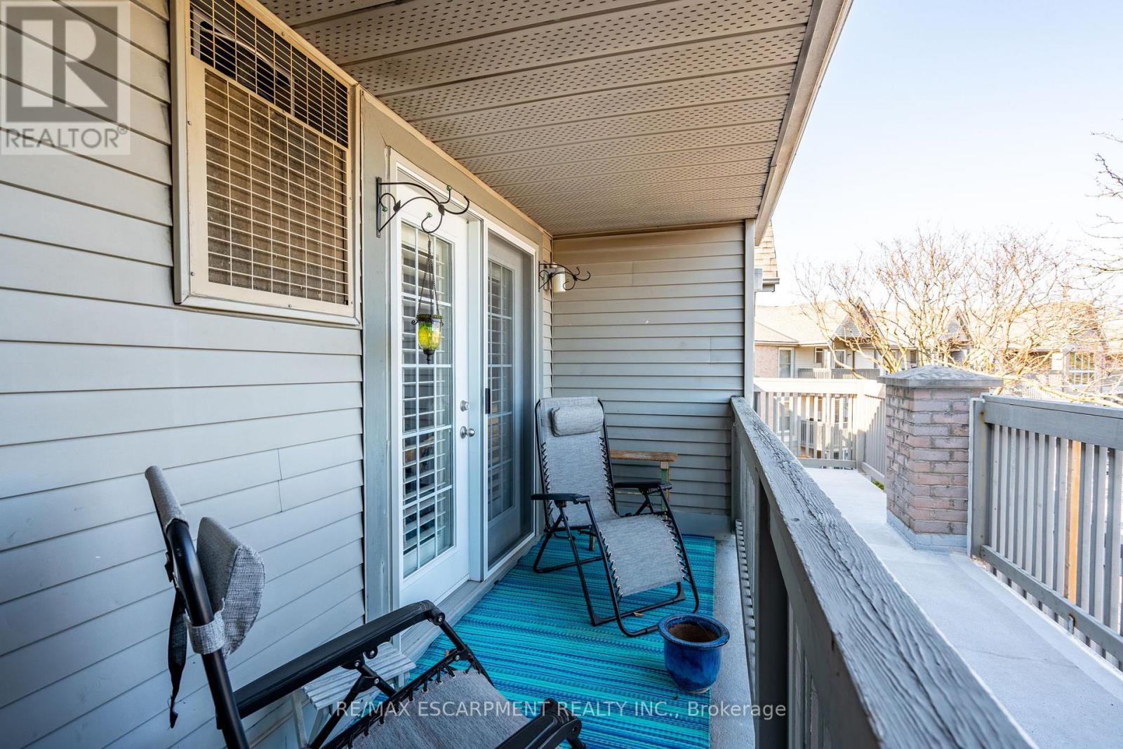 Photo 8 of 318 2040 Cleaver Avenue, Burlington ON