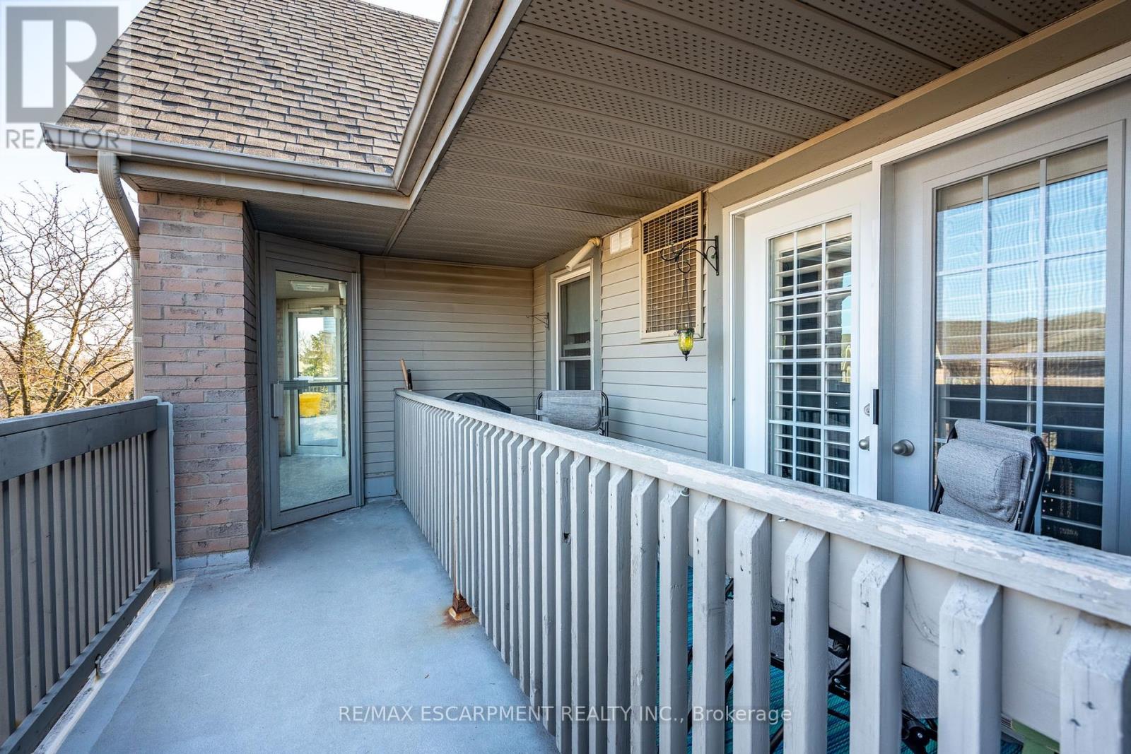 Photo 10 of 318 2040 Cleaver Avenue, Burlington ON