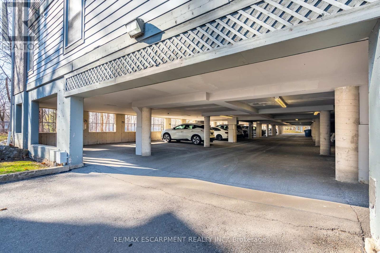 Photo 13 of 318 2040 Cleaver Avenue, Burlington ON