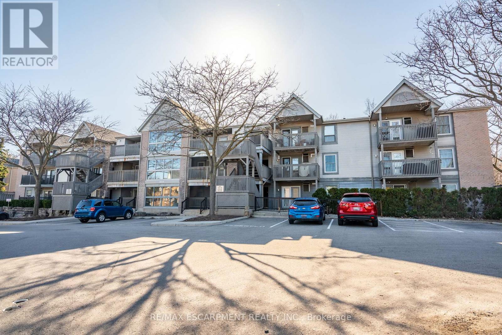 Photo 18 of 318 2040 Cleaver Avenue, Burlington ON
