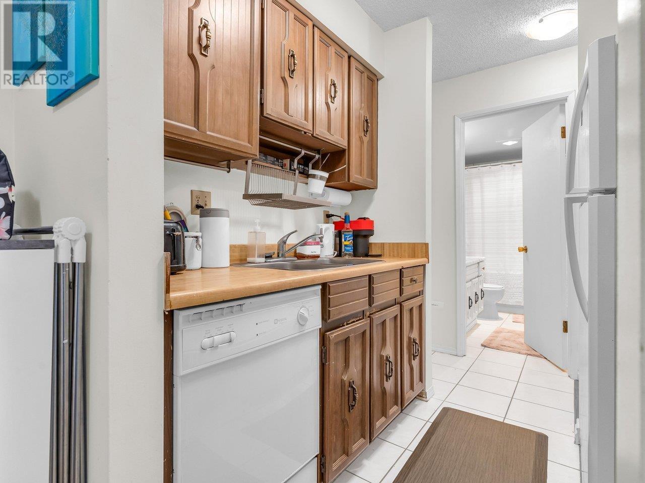 Photo 10 of 103 2190 W 8th Avenue, Vancouver BC
