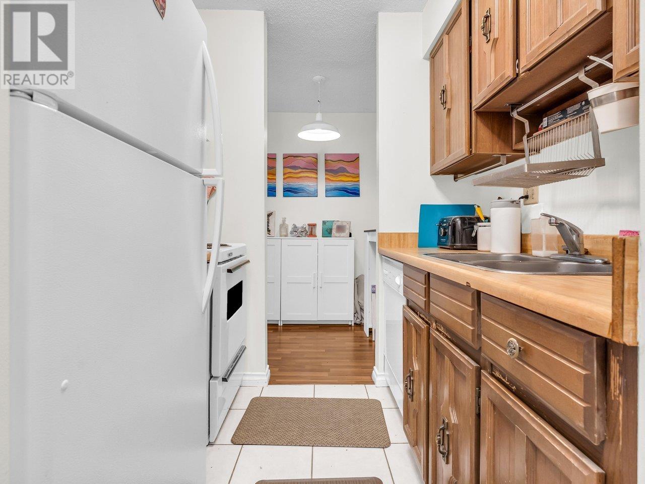 Photo 8 of 103 2190 W 8th Avenue, Vancouver BC