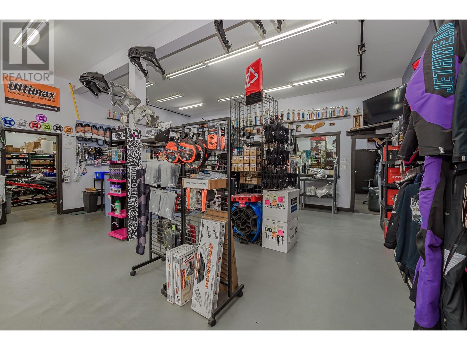 725 Trans Canada Frontage Road, Sicamous