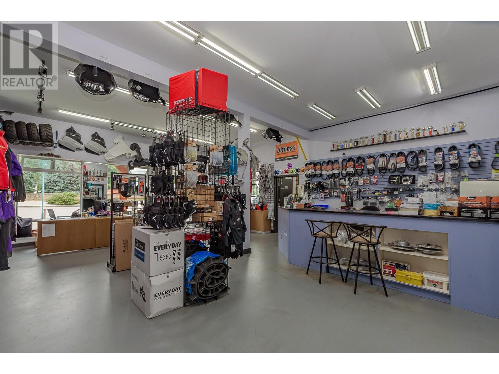 725 Trans Canada Frontage Road, Sicamous