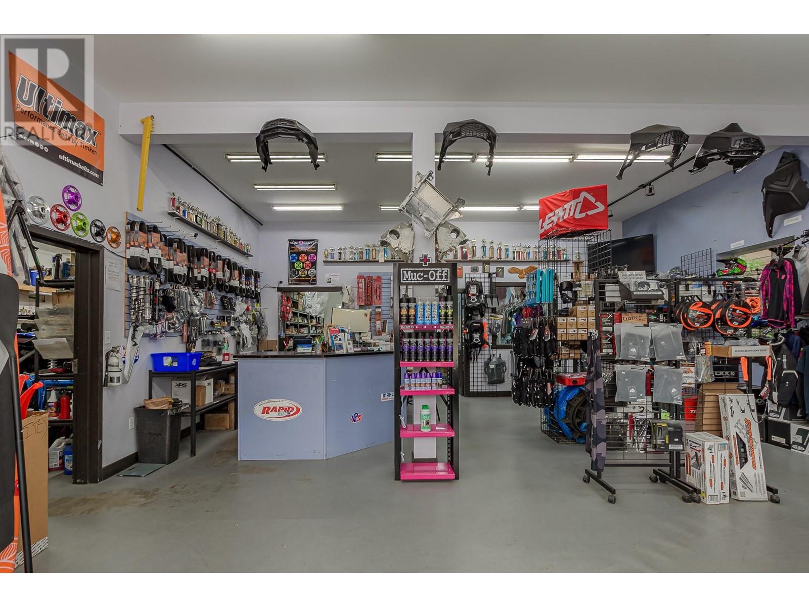 725 Trans Canada Frontage Road, Sicamous