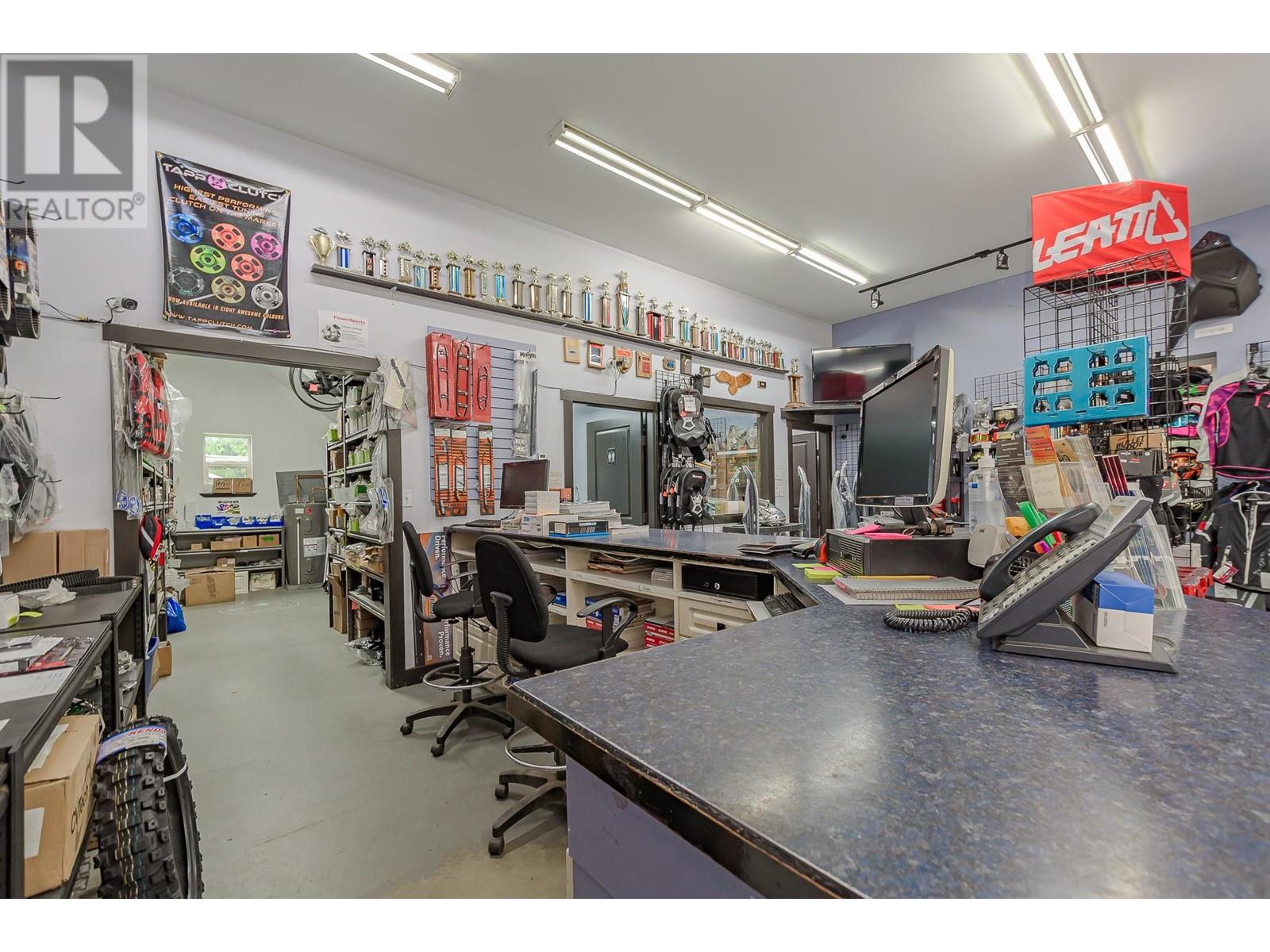 725 Trans Canada Frontage Road, Sicamous