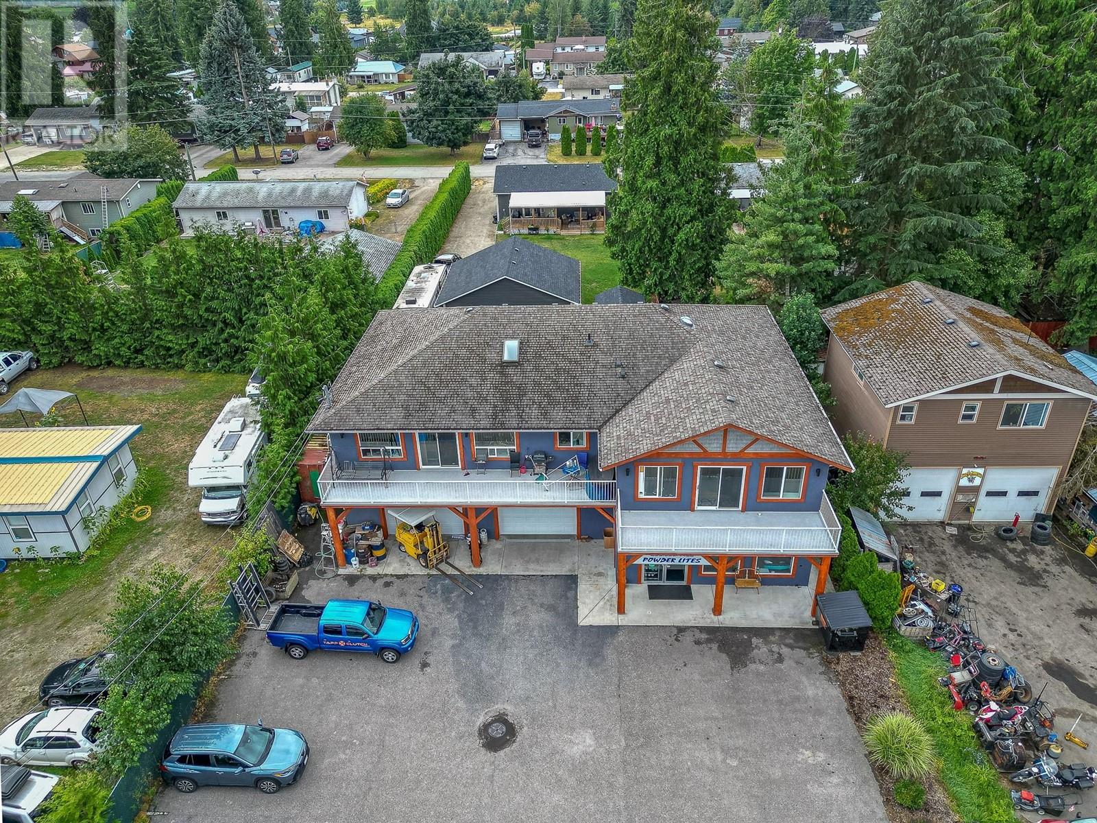 725 Trans Canada Frontage Road, Sicamous