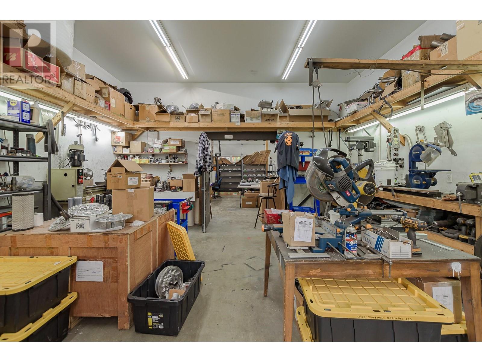 725 Trans Canada Frontage Road, Sicamous