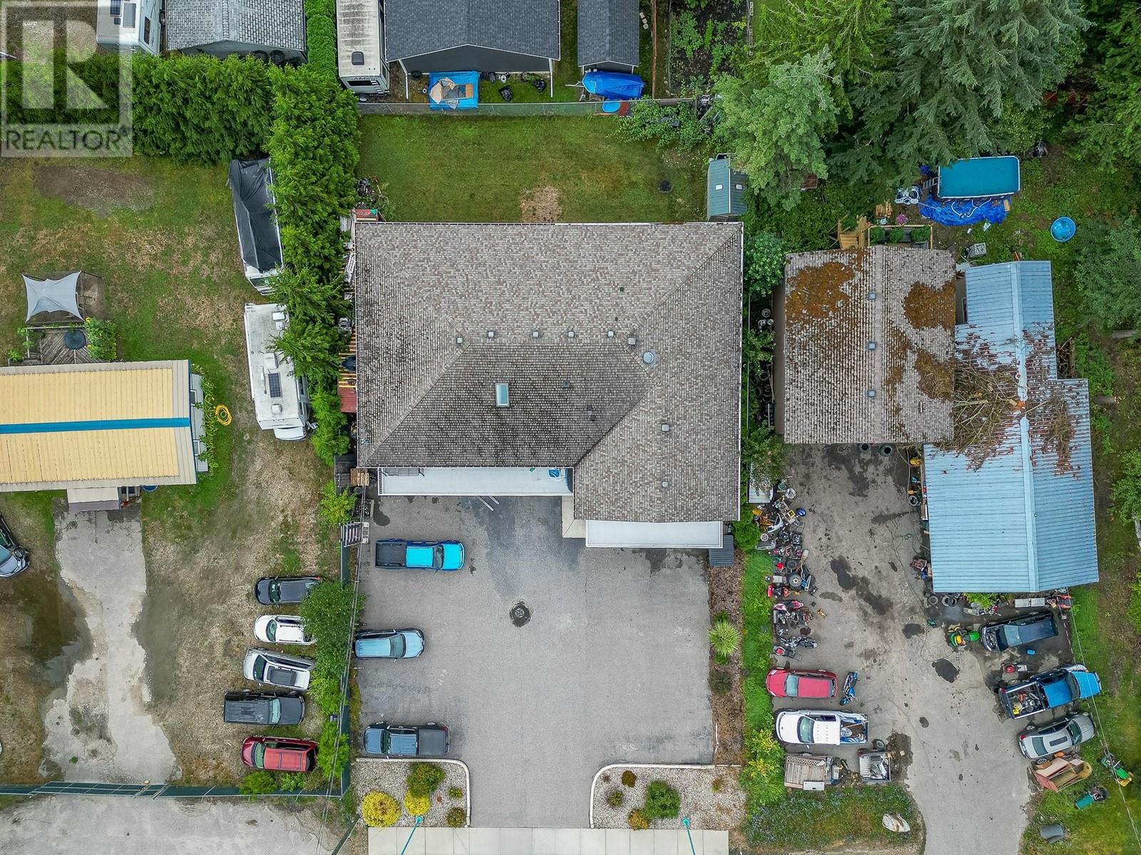725 Trans Canada Frontage Road, Sicamous