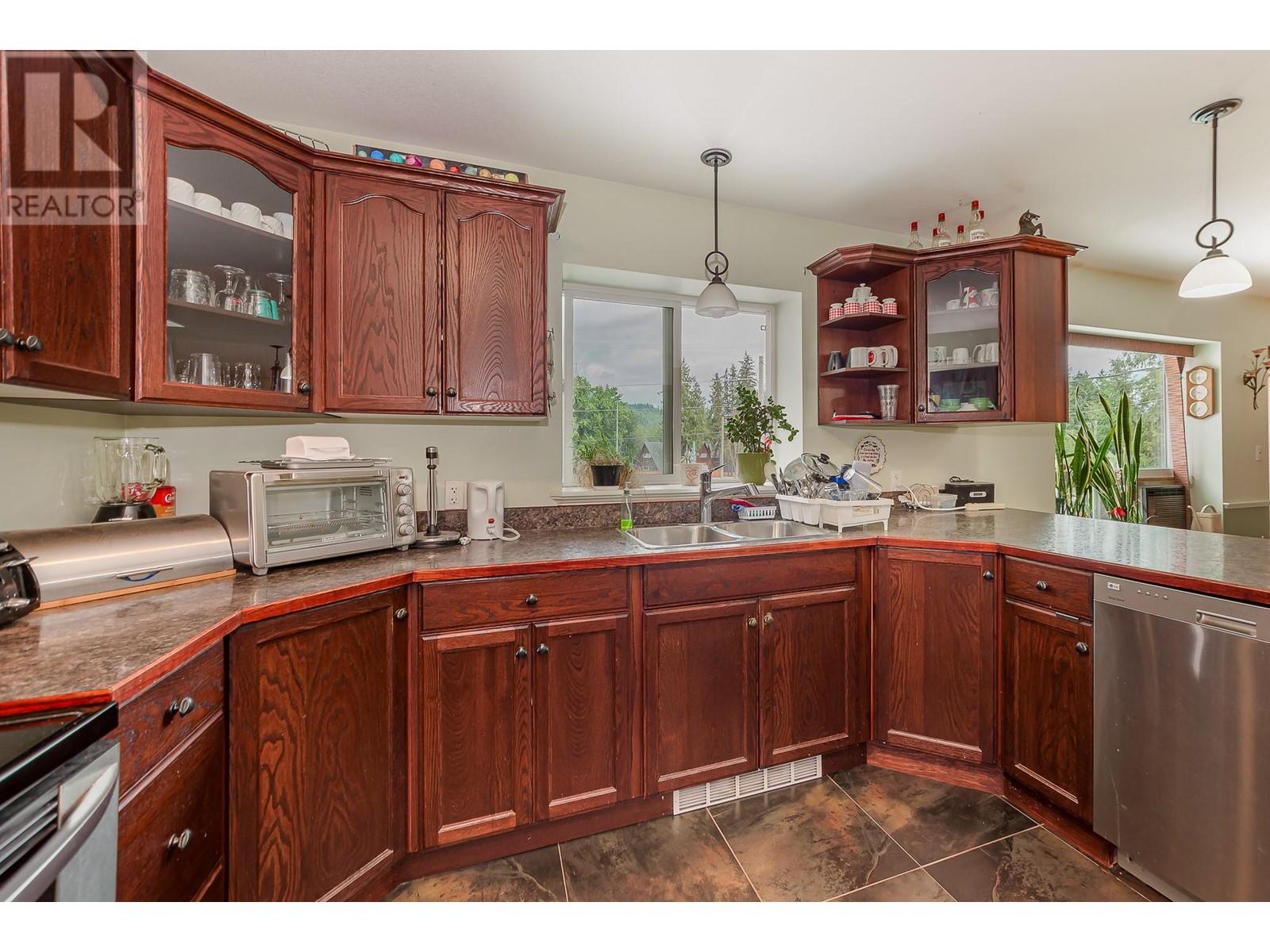 725 Trans Canada Frontage Road, Sicamous