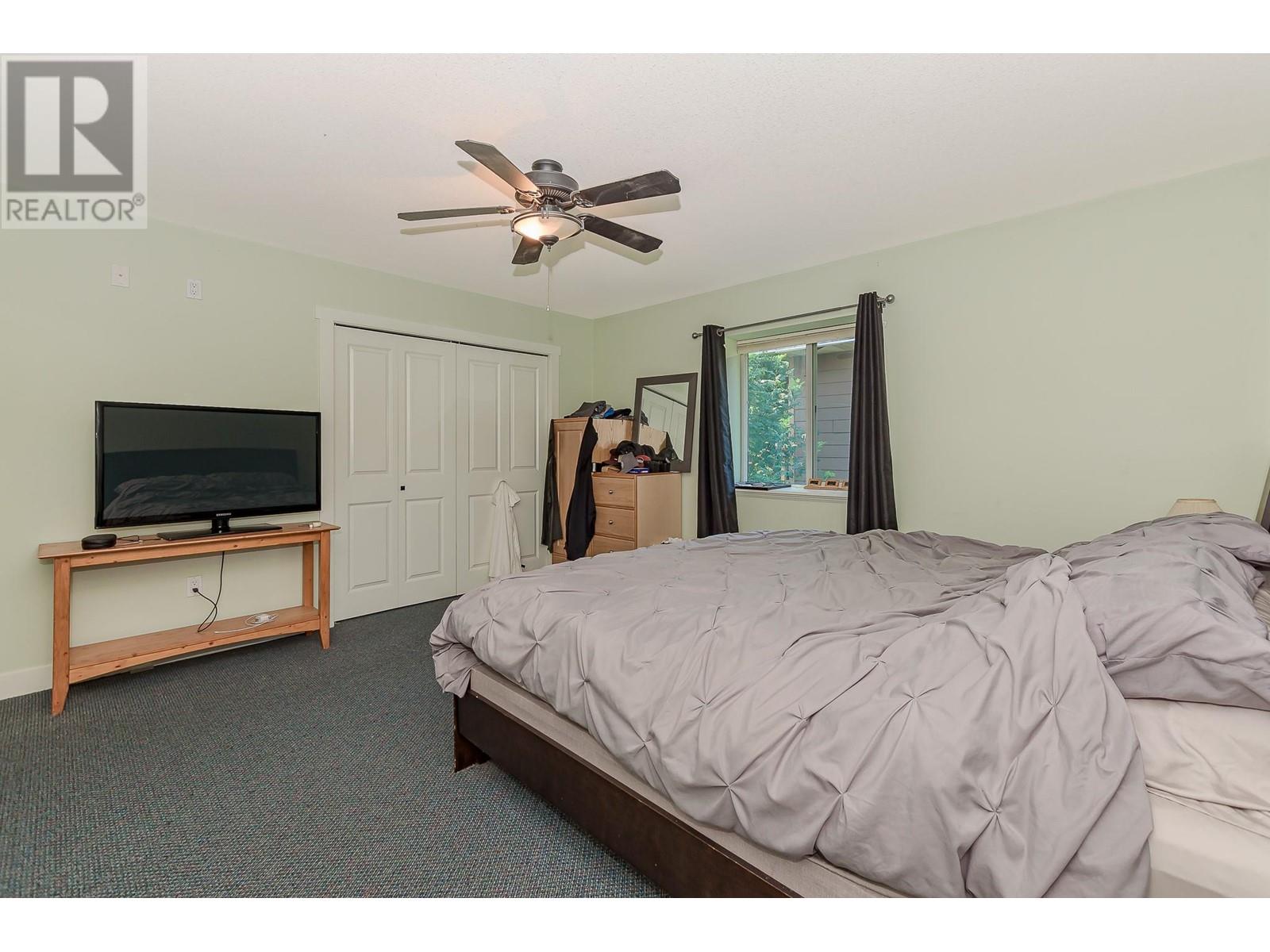 725 Trans Canada Frontage Road, Sicamous