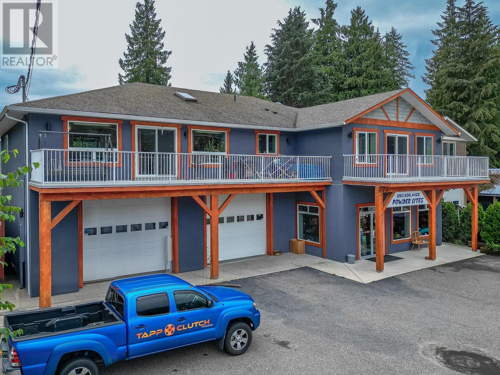 725 Trans Canada Frontage Road, Sicamous