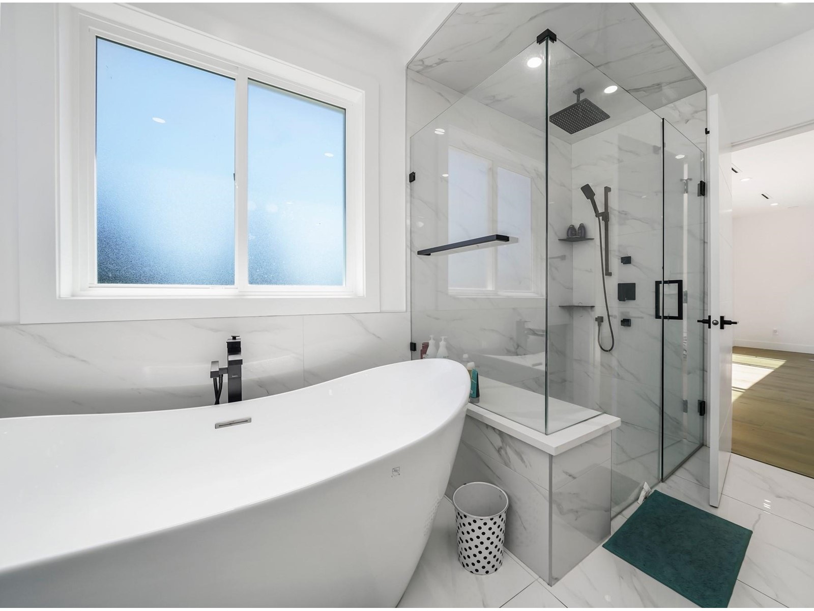 15908 RUSSELL AVENUE, White Rock real estate listing R2978231