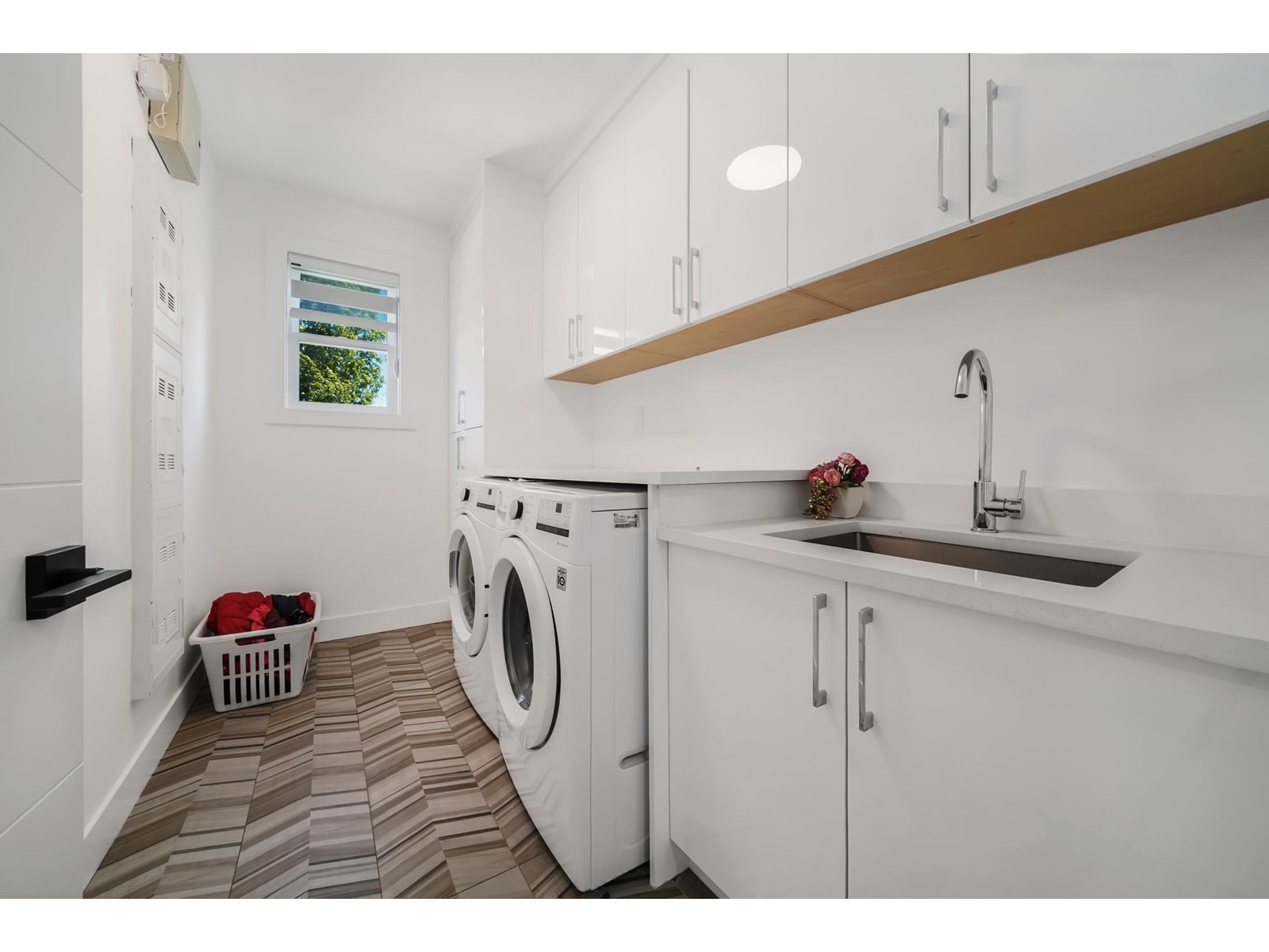 15908 RUSSELL AVENUE, White Rock real estate listing R2978231