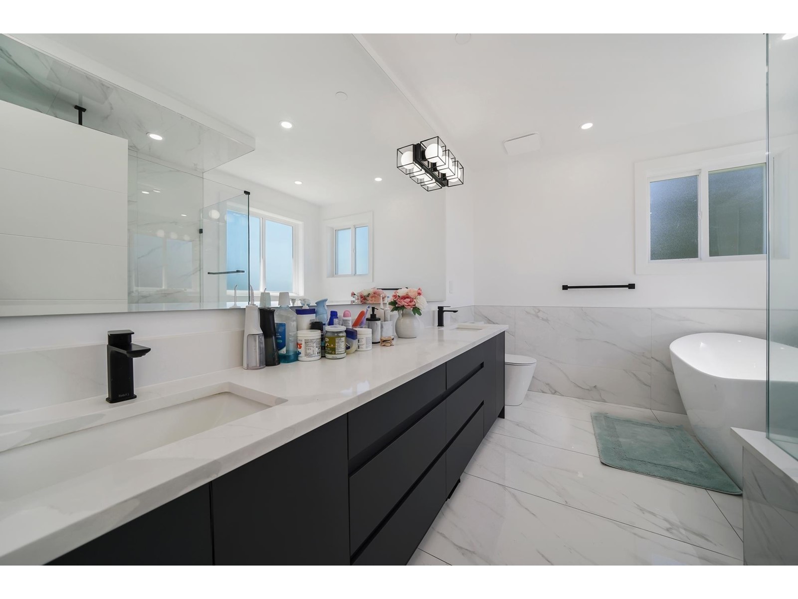 15908 RUSSELL AVENUE, White Rock real estate listing R2978231