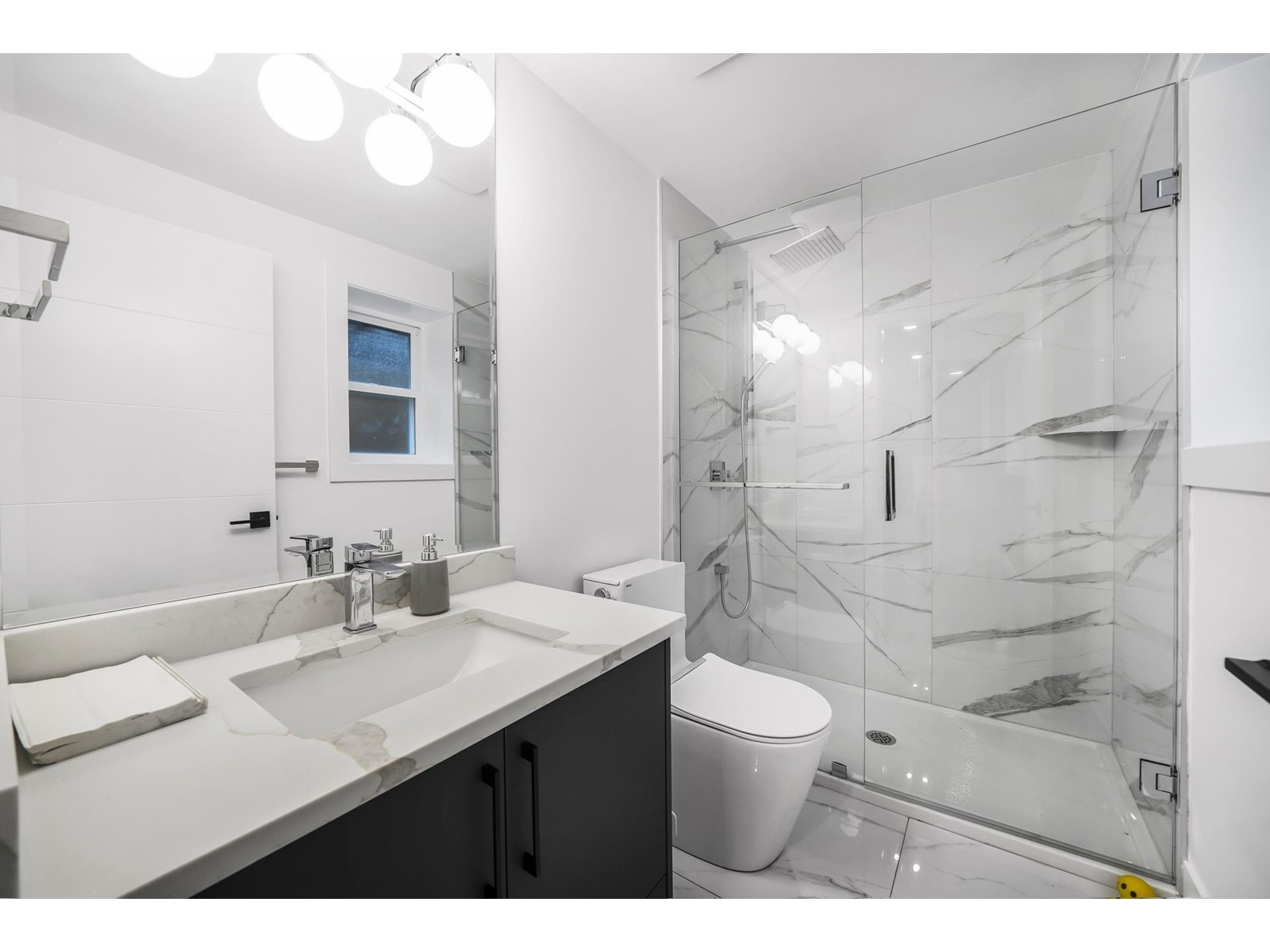 15908 RUSSELL AVENUE, White Rock real estate listing R2978231
