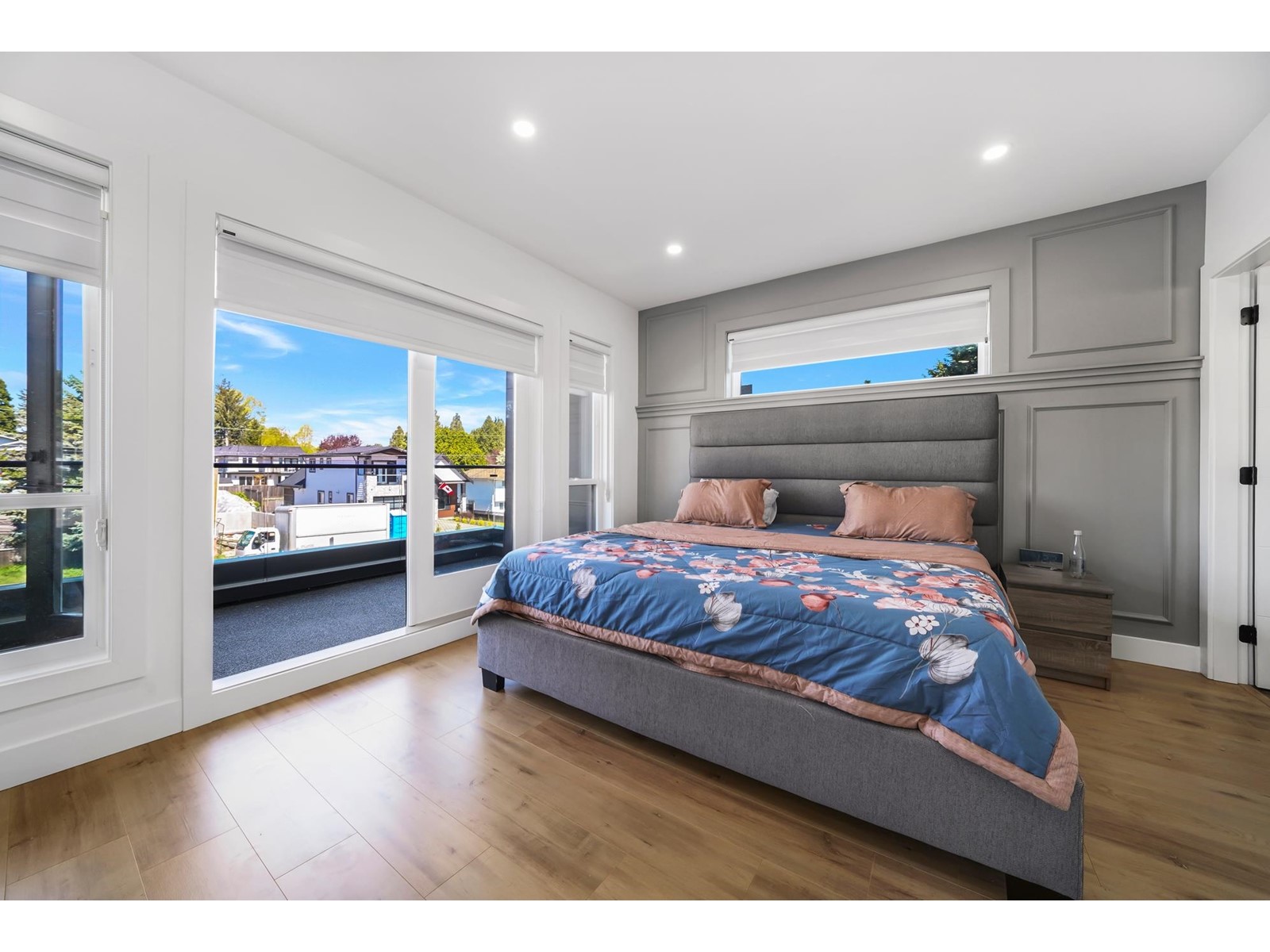 15908 RUSSELL AVENUE, White Rock real estate listing R2978231