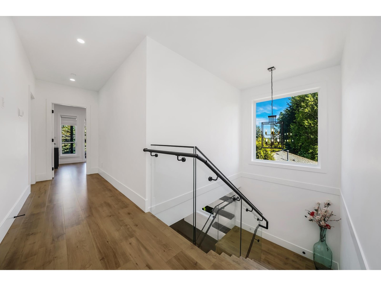 15908 RUSSELL AVENUE, White Rock real estate listing R2978231