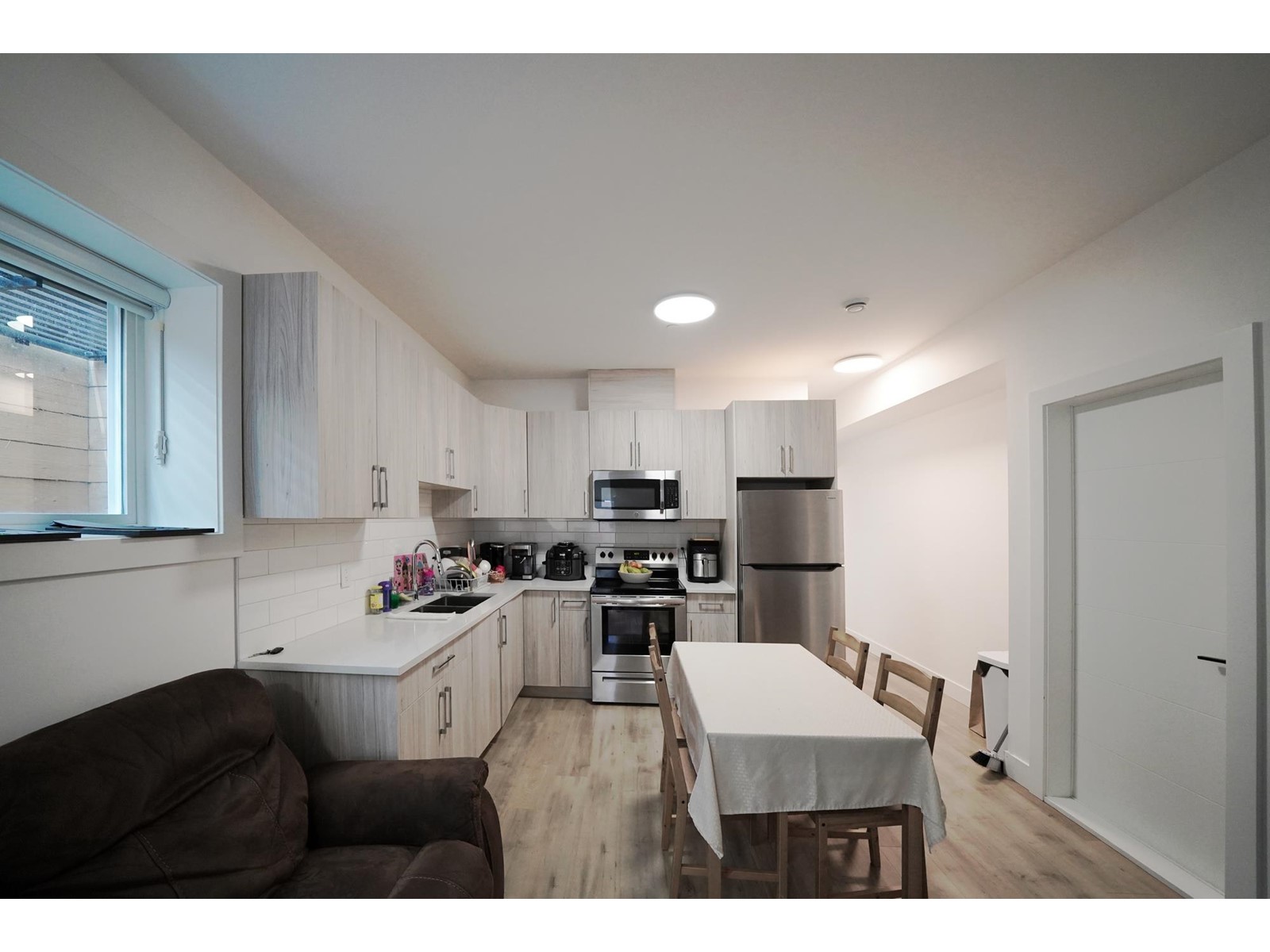 15908 RUSSELL AVENUE, White Rock real estate listing R2978231